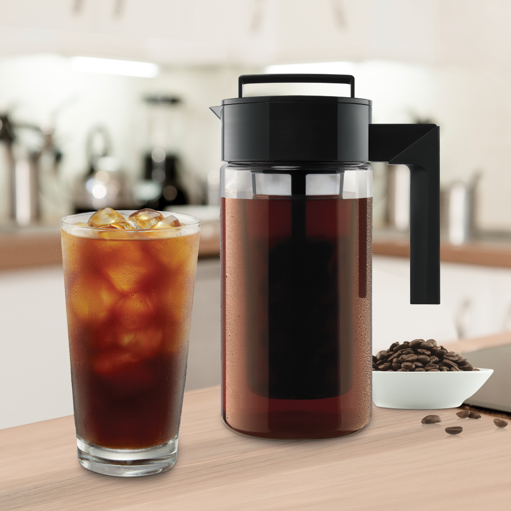 cold-brew-coffee-maker-u5 10310-ColdBrewCoffeeMaker-1qt-lifestyle2.png