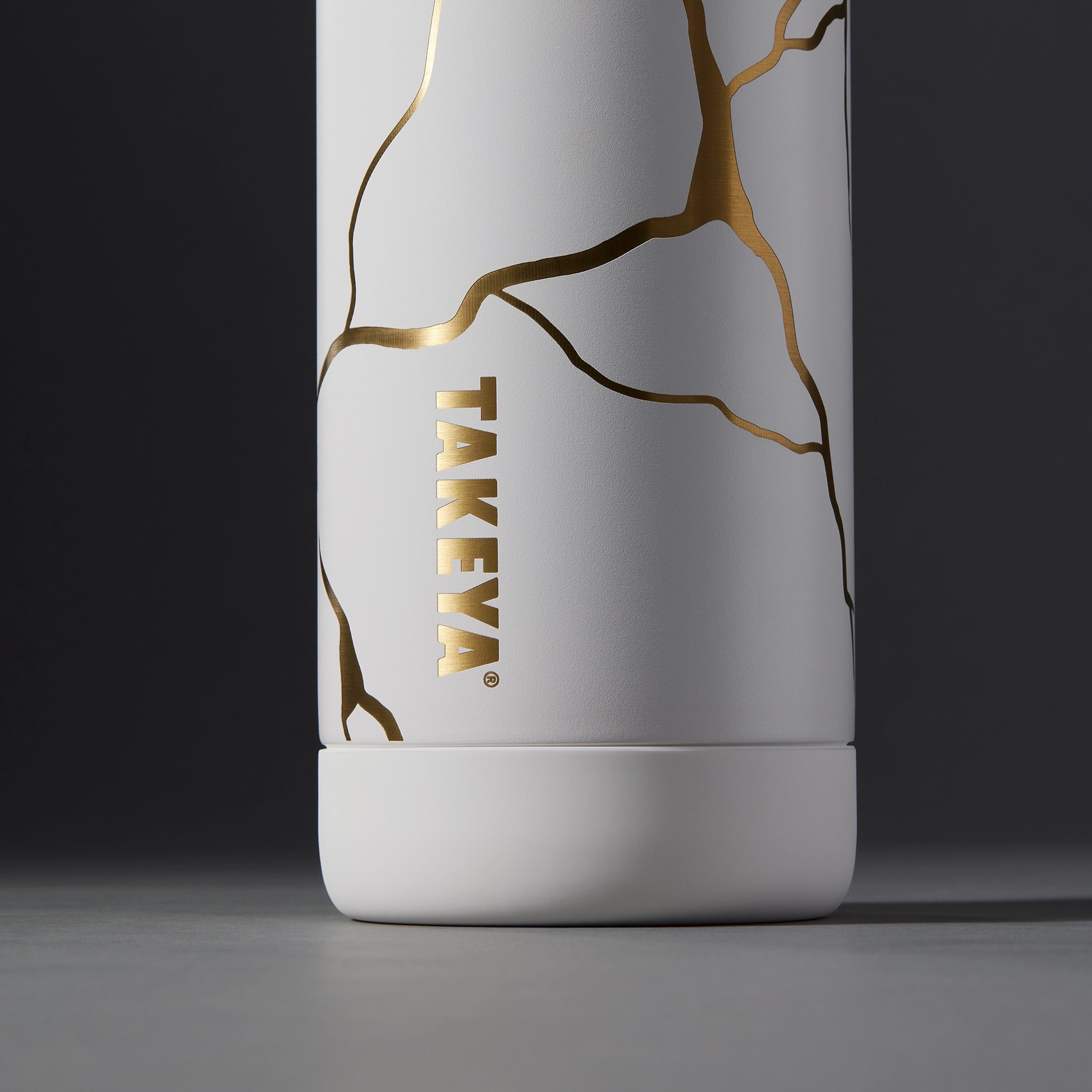 kintsugi-water-bottle-with-straw-lid-m5 51389-TK_HO25_Kintsugi_Takeya9236_Crop.png
