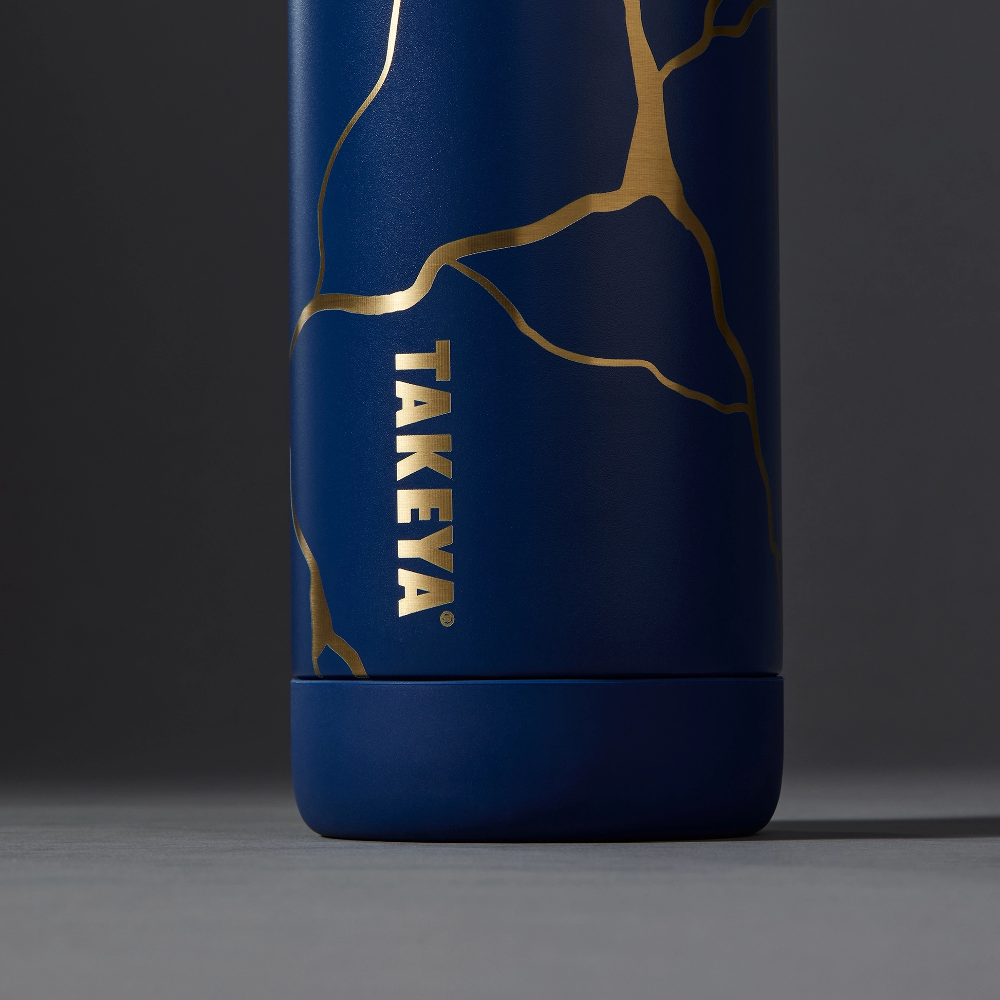kintsugi-water-bottle-with-spout-lid-x4 51390-TK_HO25_Kintsugi_Takeya9241_Crop.png